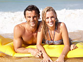 Young couple on beach holiday Photo (mon218071)